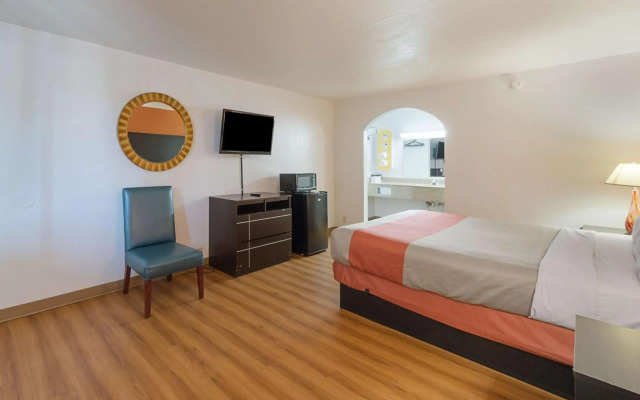 Motel 6 San Antonio, TX - I-10 West