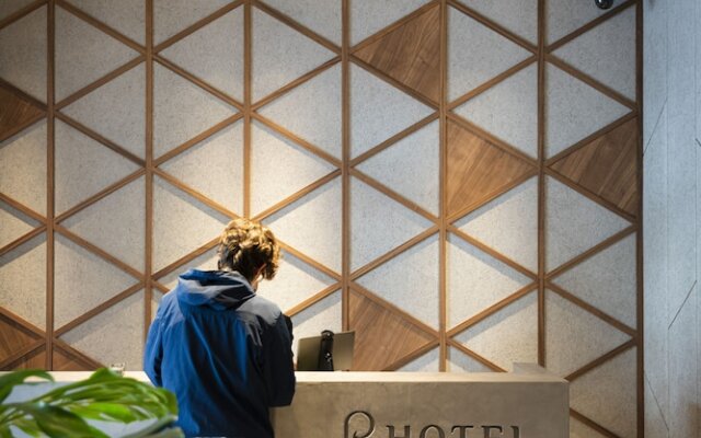 R Hotel Namba South