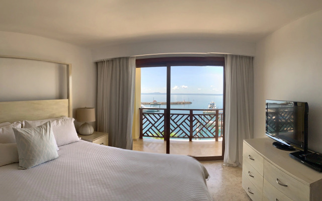 The Bannister Hotel & Yacht Club