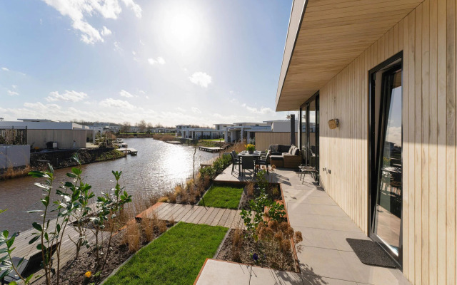 Family Villa With Garden and Jetty