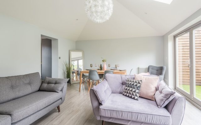 Stylish Family Home by Twickenham Stadium