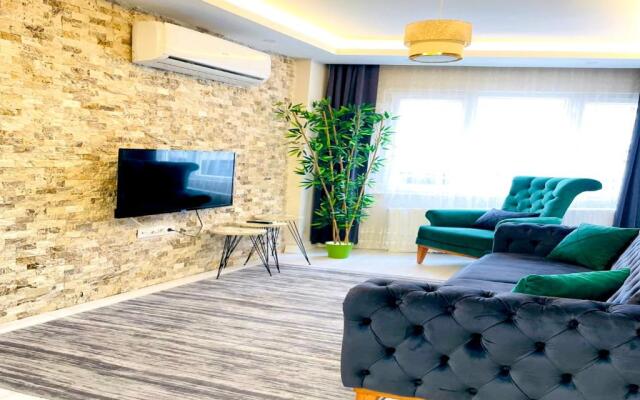 LUXE Bright 2bdr in Center