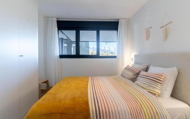 Modern 3bed apartment with sea view