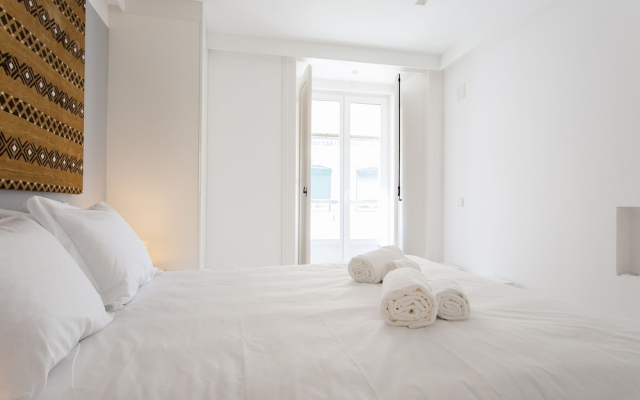 JOIVY Gorgeous 2-bed home, 3 mins from Lisbon Cathedral