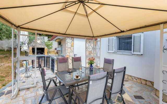 Awesome Apartment in Barbariga With 2 Bedrooms and Wifi