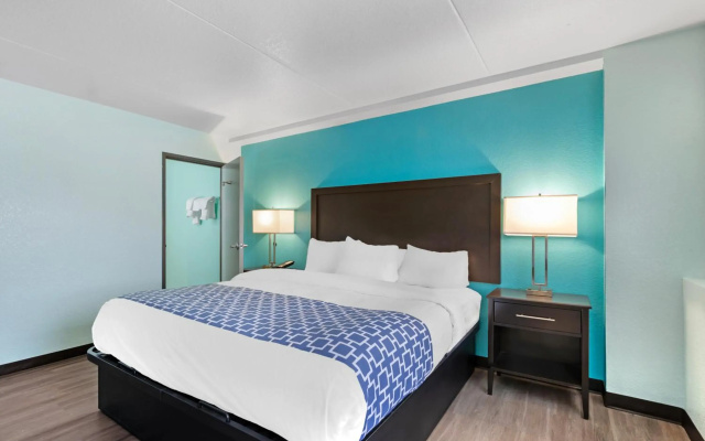 Clarion Inn Des Moines Airport