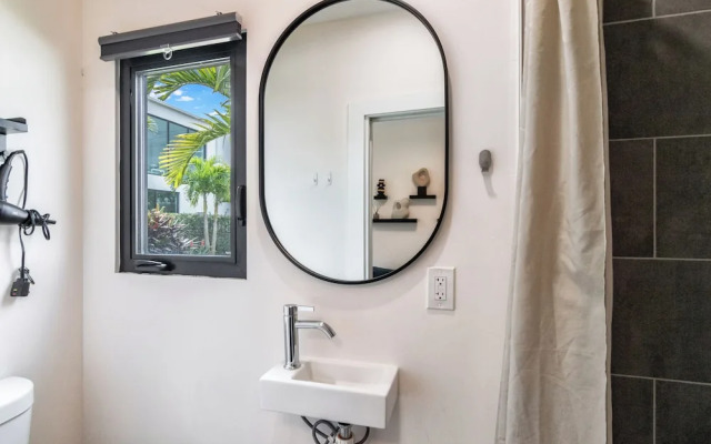 Palm Paradise Retreat Sleeps 4