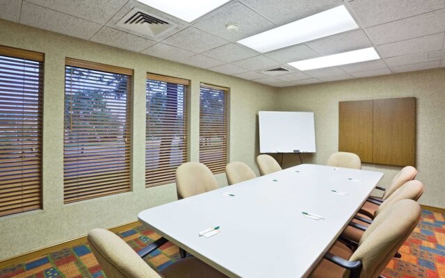 La Quinta Inn & Suites Overland Park