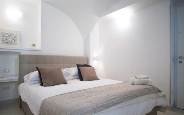 Spacious Villa with 4 rooms, pool, solarium & garden