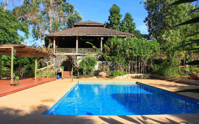 The Hub Erawan Resort