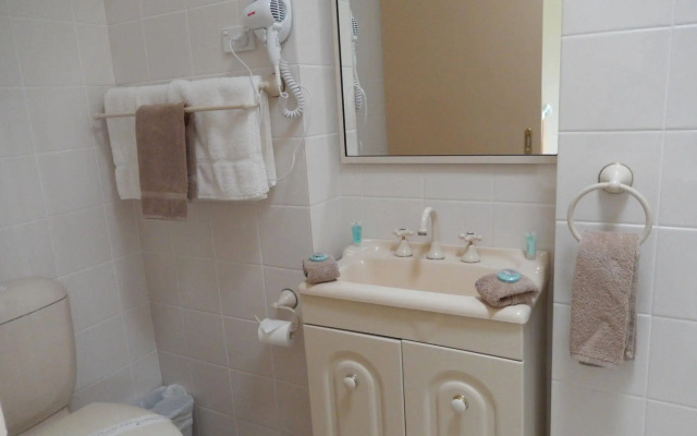 Pioneer Way Motel