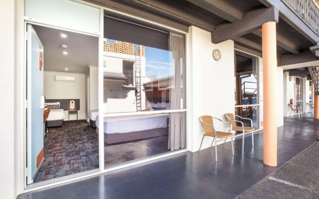 Nightcap at Horse and Jockey Hotel Warwick