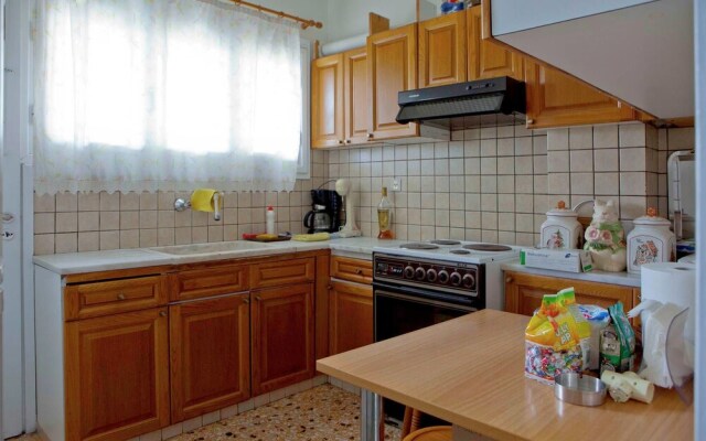 Warm & Homely Ambience in Spacious Apartment