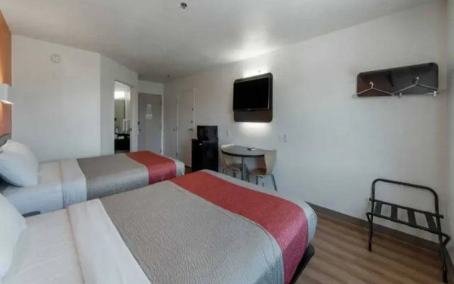 Motel 6 San Antonio, TX - Downtown - Alamo Dome