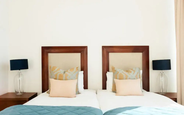 Hillhouse Penthouse 7th Floor