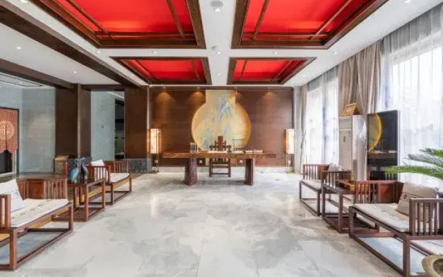 Rufeng Hotel (Qufu East High-speed Railway Station)