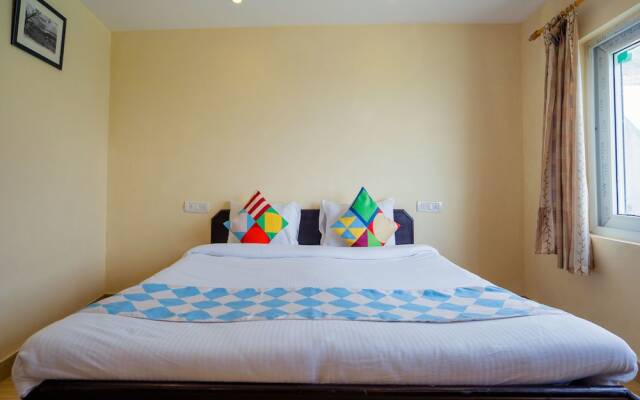 OYO 13160 Home City Heart 3BHK Mall Road