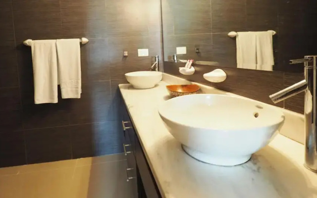 Condominio Diamante del Sol by CRHR