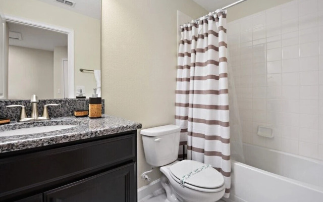 Amazing 5 Bedroom Home With Private Pool Home