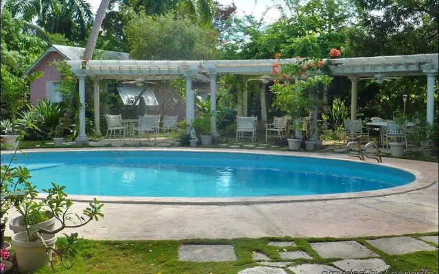 Orchard Garden Hotel & Suites