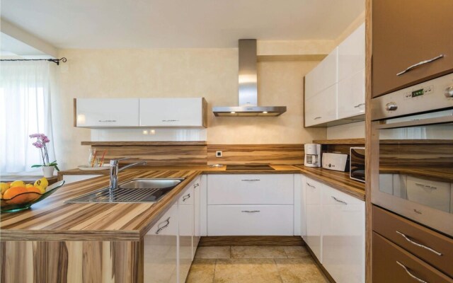Beautiful Home in Turcic With Wifi and 4 Bedrooms