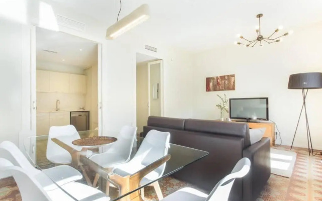 4bedroom apartment with a balcony in Las Ramblas 3 2
