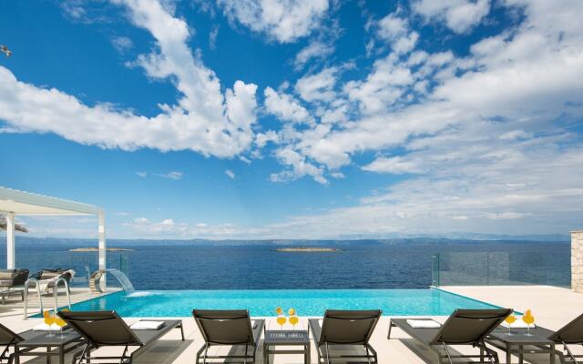 Beach Villa in Korcula with Pool, Sauna & Hot Tub