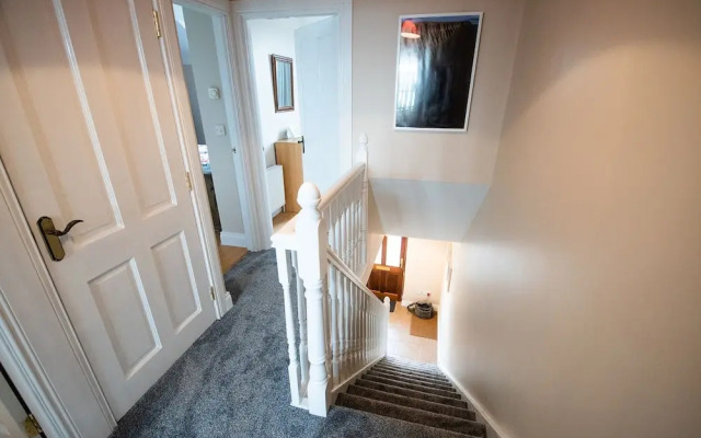 Modern Central Three Bedroom House
