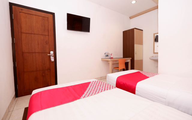 OYO 1251 Residence 8