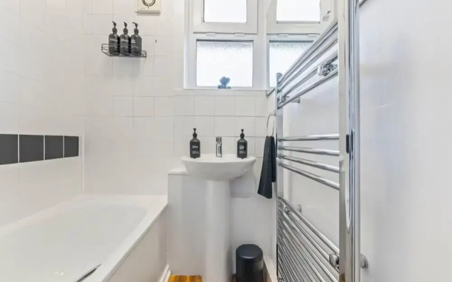 Apartment - Sleeps 4 - Business or City Breaks