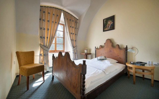 Maximilian Lifestyle Resort