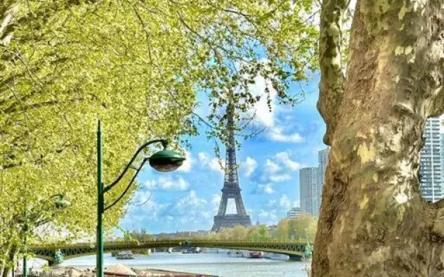 Apartment with eiffel tower and Seine view Blériot