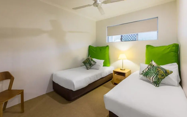 Coral Coast Apartments Palm Cove AVC
