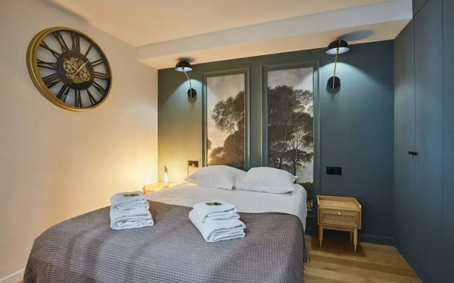 Sublime 3 Bedroom Flat Batignolle Montmartre