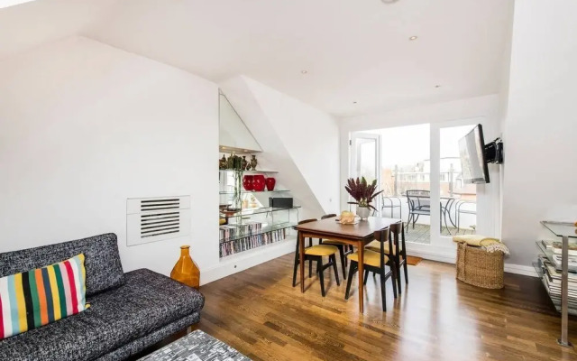 Beautiful 2 Bed W Roof Terrace in Holland Park