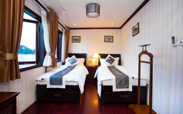 Phoenix Luxury Cruise Halong