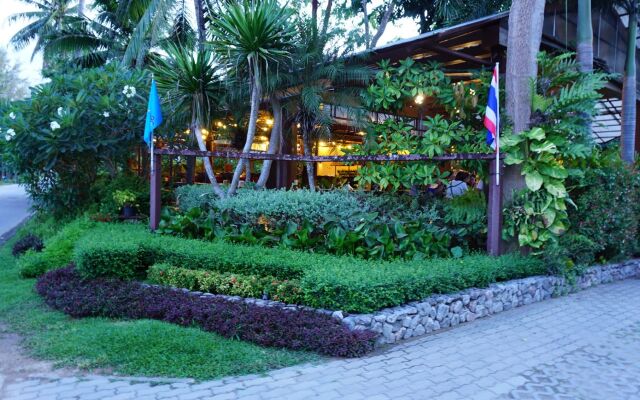 Baan Klang Aow Beach Resort