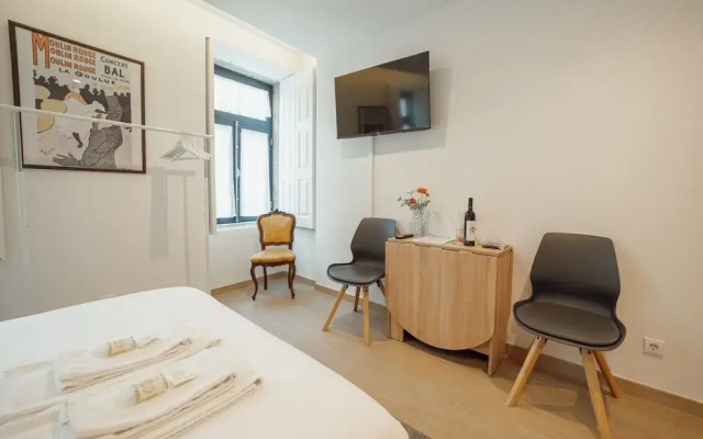 Carmo Residence Porto - S ANA by Vacationy