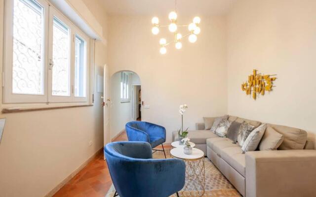Santa Croce. Quiet, large and luminous loft