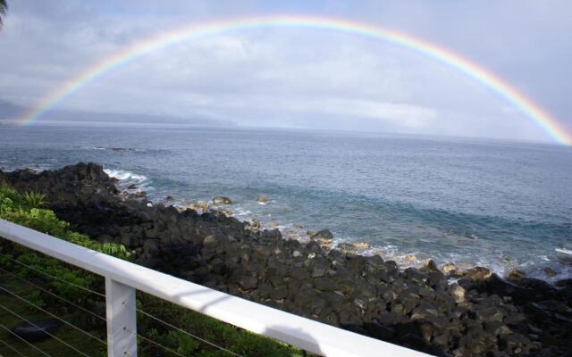 Waimea Point Oceanfront House - (with Air Conditioning)