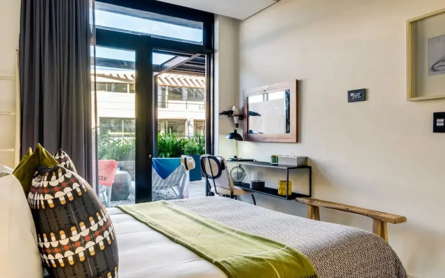 Contemporary Charming Apartment The Urban Edge