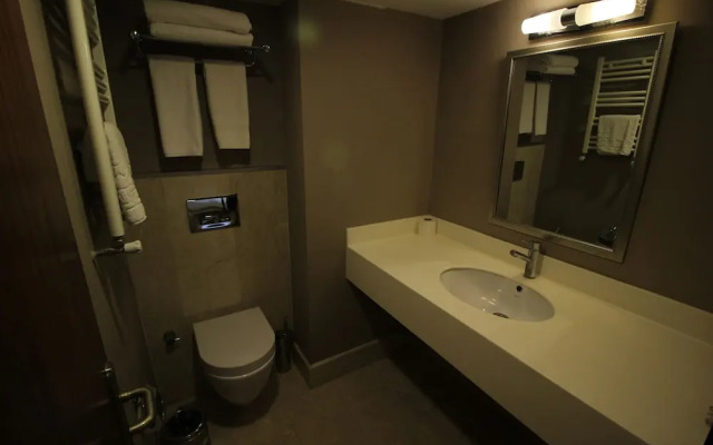 Vali Erdogan Konuk Evi Hitit Otel