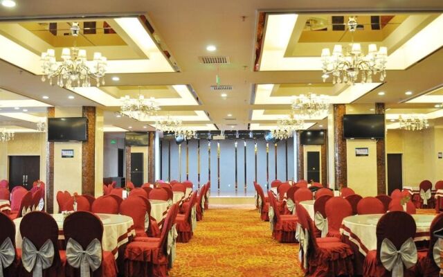 Yinchuan Juli Six Red Hotel