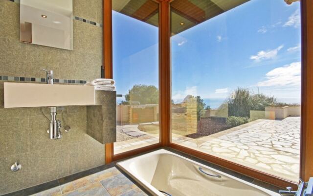 Villa - 4 Bedrooms with Pool, WiFi and Sea views - 104976