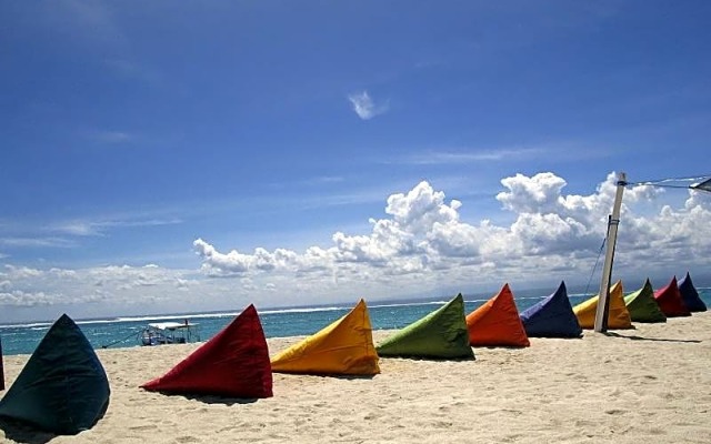 Yogi Beach Bungalow & Restaurant Lembongan