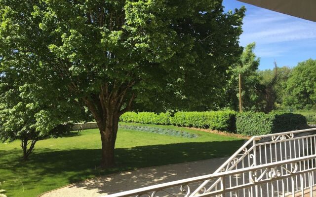 Logis Hôtel Domaine les Falaises