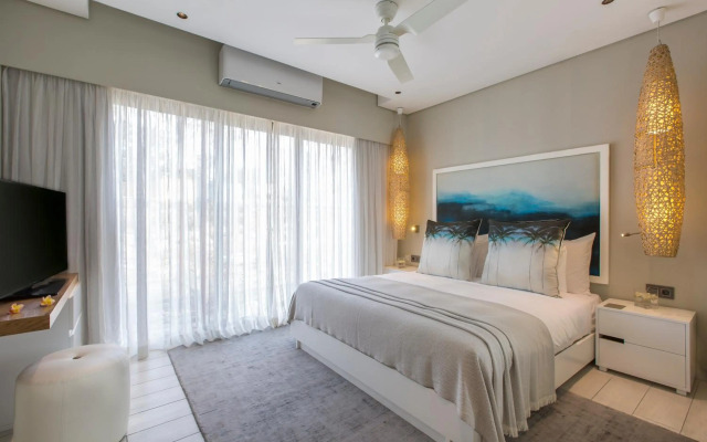 The Bay Club at Anahita