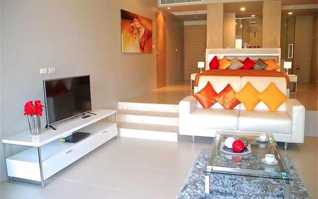 Luxury Apartment at Karon Hill