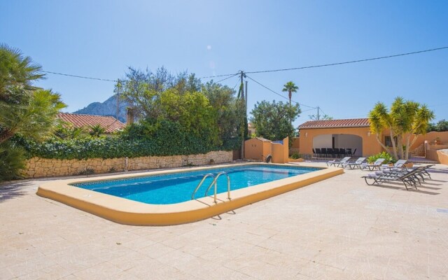 Villa - 6 Bedrooms with Pool and WiFi - 105023
