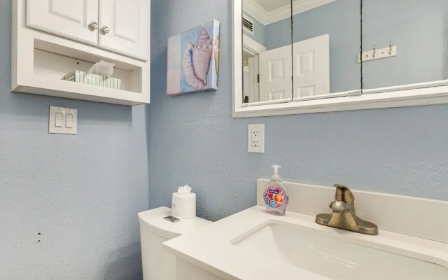 Walk to Beaches & Gulf: Indian Rocks Beach Duplex!